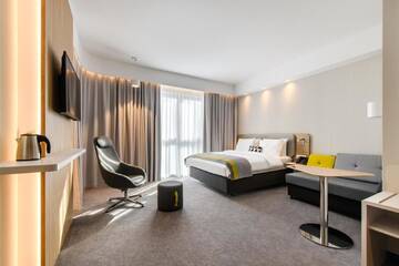 Фото номера Двухместный номер с 1 диваном-кроватью Отель Holiday Inn Express - Rzeszow Airport г. Ясенка 7
