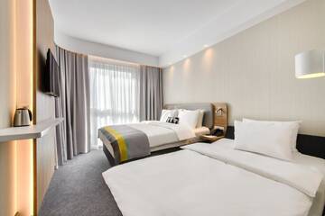 Фото номера Двухместный номер с 1 диваном-кроватью Отель Holiday Inn Express - Rzeszow Airport г. Ясенка 9